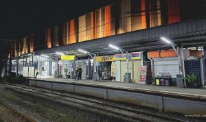 KRL Beroperasi Normal Lagi di Stasiun Jurangmangu Setelah Kejadian Diduga Bunuh Diri
