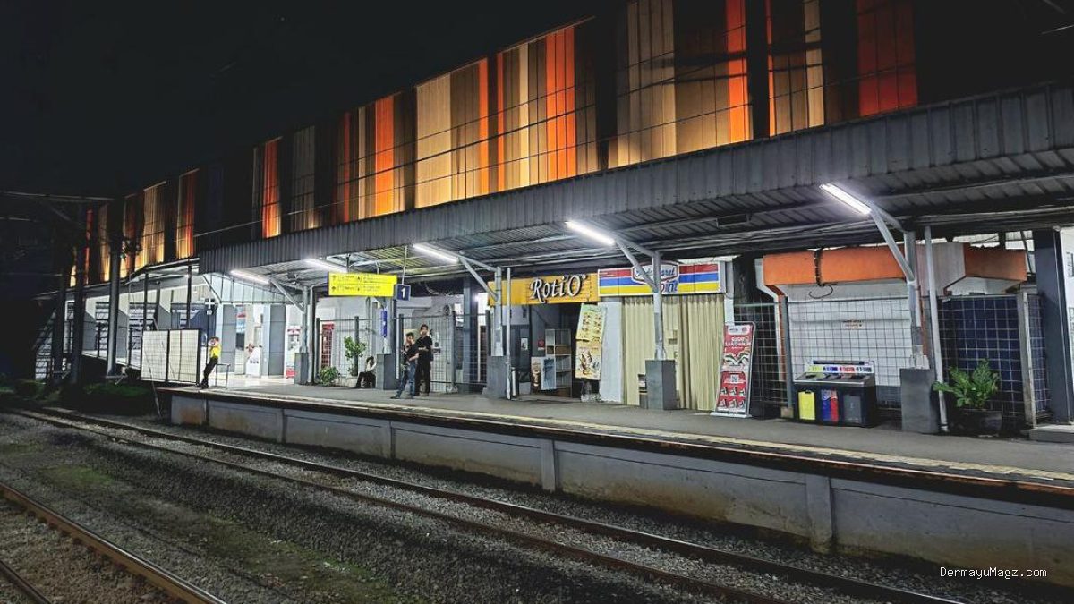 KRL Beroperasi Normal Lagi di Stasiun Jurangmangu Setelah Kejadian Diduga Bunuh Diri