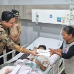 Lucky Hakim Jenguk Korban Kecelakaan Maut Pantura di RS