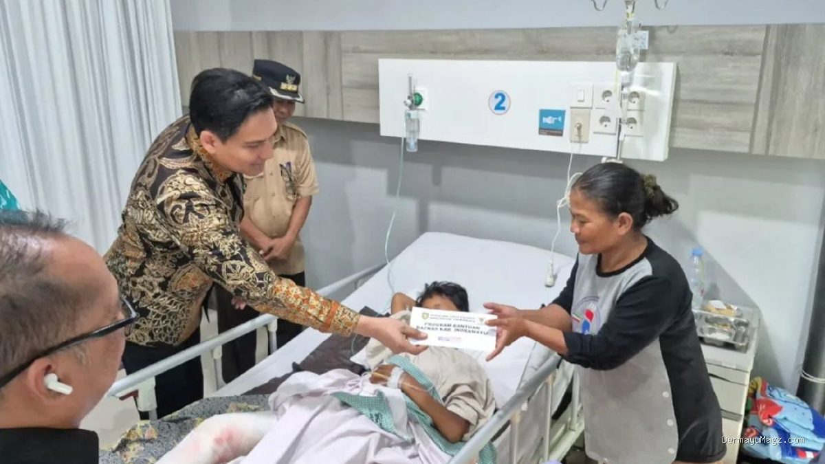 Lucky Hakim Jenguk Korban Kecelakaan Maut Pantura di RS