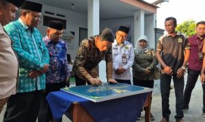 Lucky Hakim Resmikan Rumah Zakat UPZ: Transparan & Tepat Sasaran