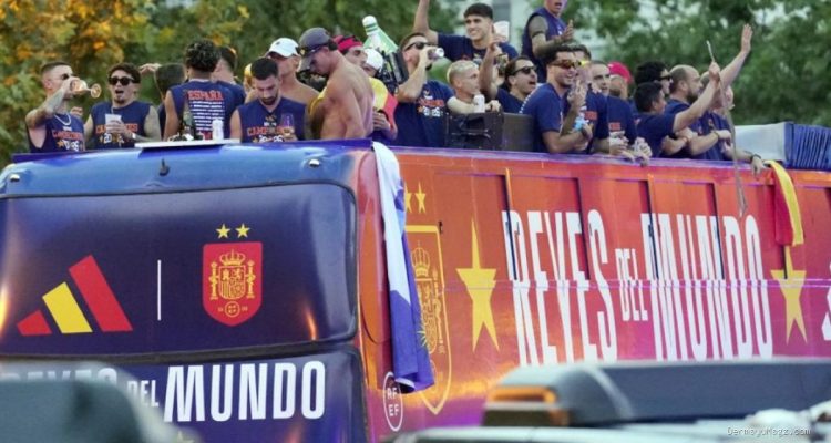 Media Argentina Soroti Parade Juara Spanyol, Marc Cucurella Dituduh Ejek Tim Tango