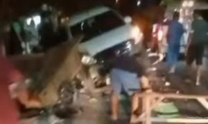 Mobil Hilang Kendali Hantam Lapak Angkringan SMAN 1 Sindang