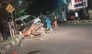 Mobil Tabrak Angkringan di Sindang, Pelakunya Remaja 16 Tahun