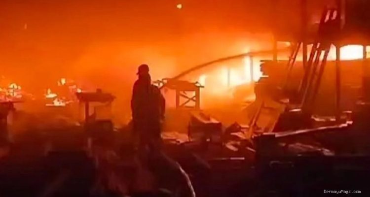 Pabrik Rumah Kayu Terbakar, 4 Damkar Indramayu Diterjunkan