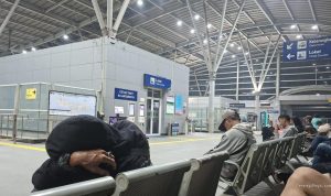 Pengalaman Menginap di Stasiun Cikarang