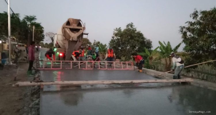 Pengecoran Jalan Sindang–Pecuk Dimulai, Pelaksana Jamin Mutu Jalan