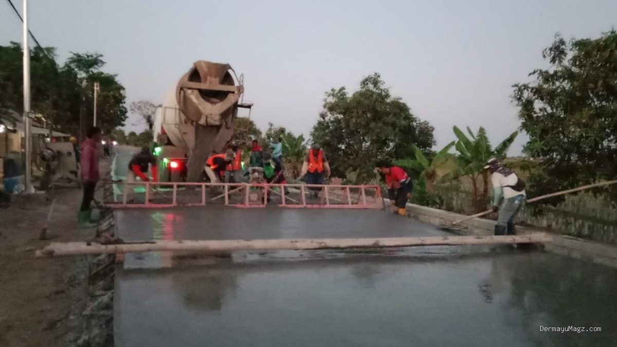 Pengecoran Jalan Sindang–Pecuk Dimulai, Pelaksana Jamin Mutu Jalan