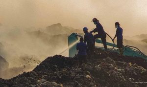 Penjelasan Metode Injeksi untuk Memadamkan Api di TPA Jatiwaringin