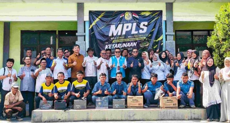 PLN NP UP Indramayu Salurkan Bantuan Alat Praktik ke SMKN 1 Sukra
