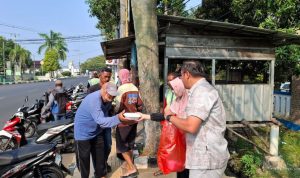 PLN UP3 Indramayu: Jumat Berbagi UMKM untuk Warga Alun-Alun