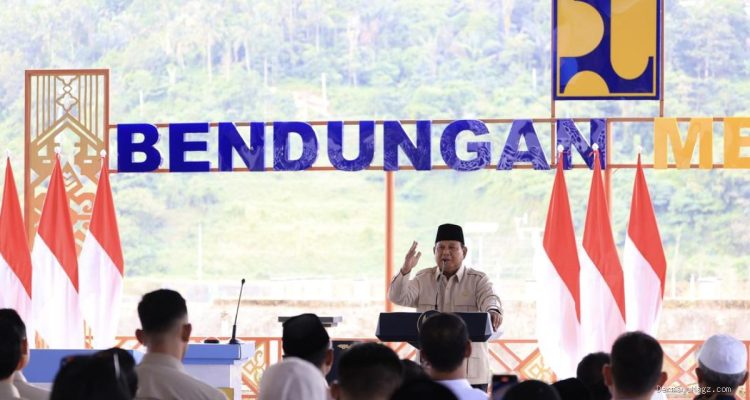 Prabowo: Tiga BUMN Pertahanan Nyaris Dijual ke Asing
