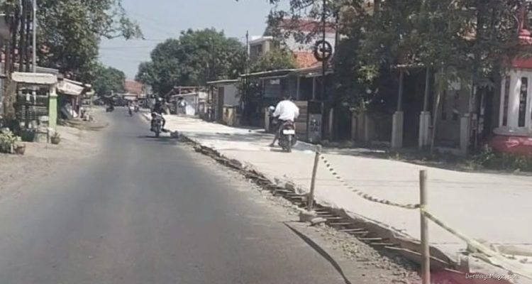 Proyek Jalan Letjen H.MT. Haryono Indramayu Dikeluhkan Warga, Ada Apa?