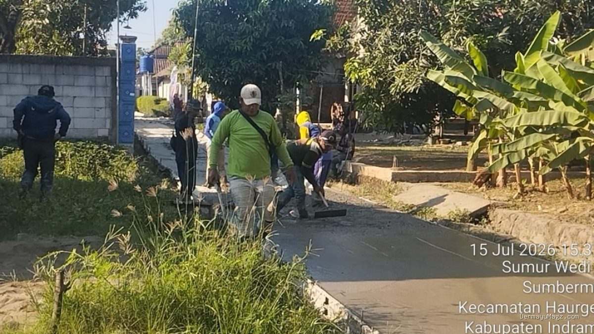 Proyek Rehabilitasi Jalan Sumbermulya Disorot, APD Pekerja Dipertanyakan