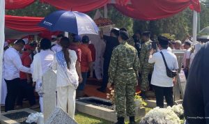 Rachmat Gobel Dimakamkan dengan Upacara Militer di Taman Makam Pahlawan Kalibata