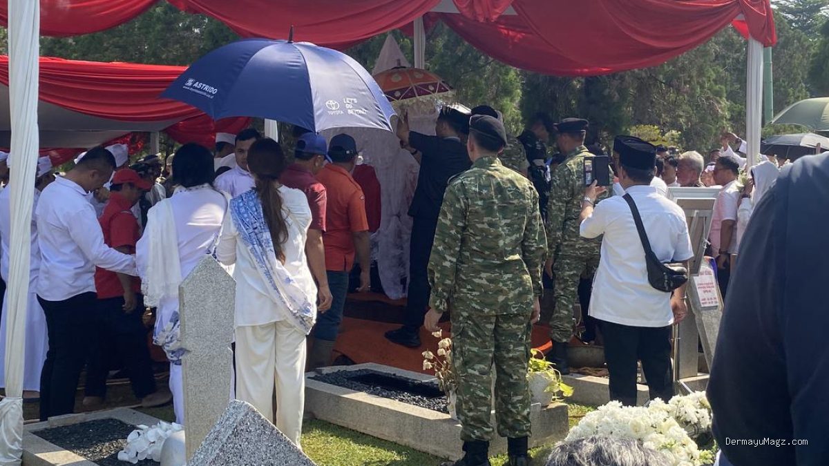 Rachmat Gobel Dimakamkan dengan Upacara Militer di Taman Makam Pahlawan Kalibata