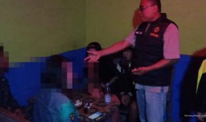 razia-warem-di-polsek-kandanghaur-amankan-miras-dan-pasangan-52175 Razia Warem di Polsek Kandanghaur: Amankan Miras dan Pasangan