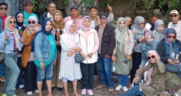 Rindu Masa Sekolah? Alumni SMPN 1 Plumbon Serbu Cibuntu Kuningan