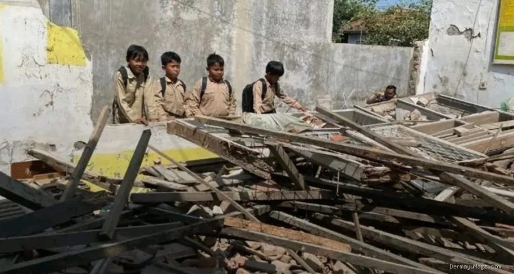 Ruang Kelas SDN 2 Tugu Indramayu Ambruk, Nyaris Makan Korban