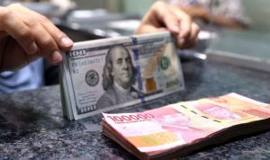 Rupiah Melemah Dekati 18.000 per Dolar, Pasar Menanti Risalah The Fed
