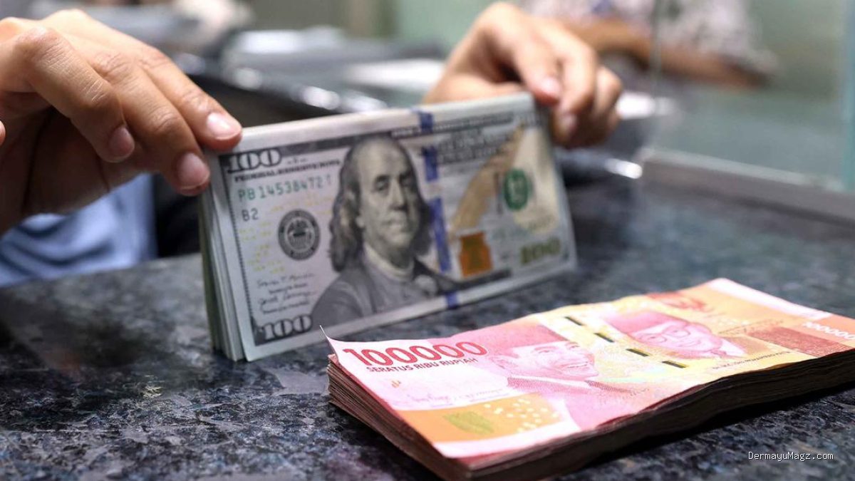 Rupiah Melemah Dekati 18.000 per Dolar, Pasar Menanti Risalah The Fed