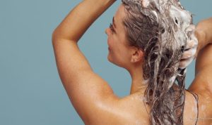sandwich-hair-method-rahasia-rambut-lembap-tanpa-lepek-wajib-coba-38236 Sandwich Hair Method: Rahasia Rambut Lembap Tanpa Lepek, Wajib Coba!
