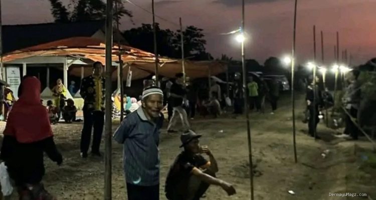 Santri Bandung Ciptakan Panel Surya Terangi Kampung Indramayu
