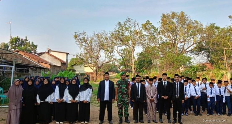 Tanamkan Jiwa Patriotisme, Babinsa Anjatan Bekali Santri Baru Ponpes Umul Khoir dengan Wawasan Kebangsaan