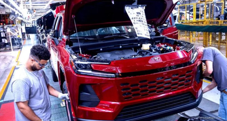 Toyota Pangkas Produksi RAV4, Konsumen Harus Sabar Menunggu