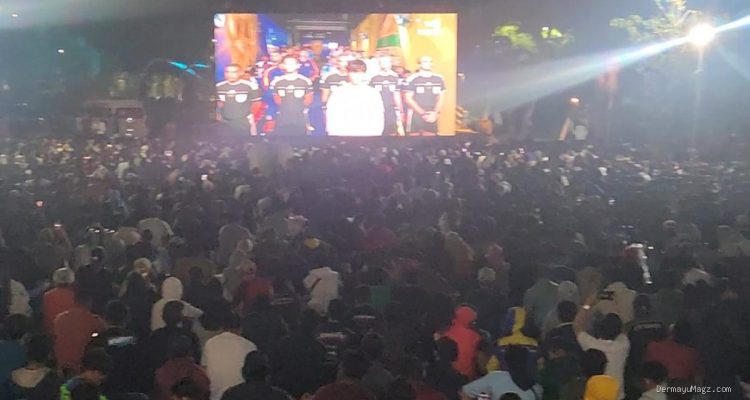 Warga Depok Penuhi Alun-Alun untuk Nobar Final Piala Dunia 2026