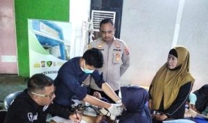 Warga Sekitar TPA Jatiwaringin Jalani Pemeriksaan Kesehatan, Dibagikan Obat dan Masker