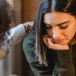 10 Cara Ampuh Atasi Insecure di Lingkungan Baru, Berani Coba?