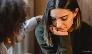 10 Cara Ampuh Atasi Insecure di Lingkungan Baru, Berani Coba?