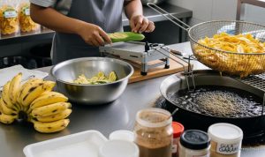 20 Ide Jualan Makanan Awet untuk Pemula: Modal Kecil Cuan Besar