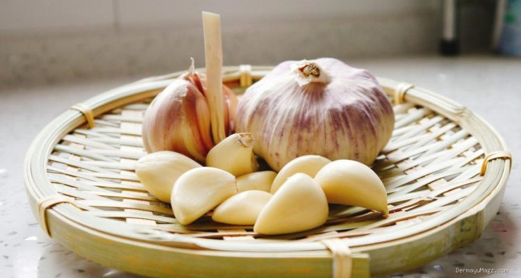 4 Trik Mengupas Bawang Putih Super Cepat, Praktis dan Anti Ribet