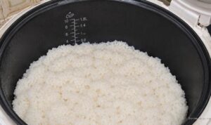 6-tips-menyelamatkan-nasi-overcooked-agar-tidak-lembek-dan-pulen-44073 6 Tips Menyelamatkan Nasi Overcooked agar Tidak Lembek dan Pulen