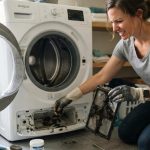 7 Cara Membersihkan Pintu Mesin Cuci Front Loading agar Bebas Jamur