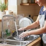 7 Ide Kreatif Area Cuci Piring Bebas Cipratan, Dapur Tetap Kering