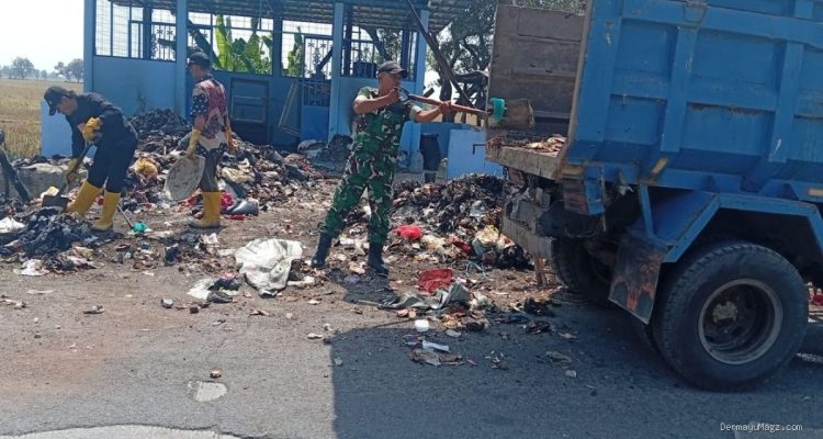 Aksi Bersih-bersih TPA Srengseng: Sinergi Babinsa dan Warga