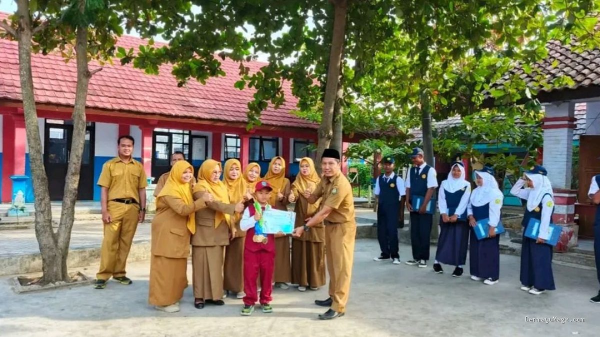 Arzan Siswa SDN 2 Ranjeng Borong Medali Saat Teman Asyik Bermain