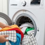 Bolehkah Mencuci Handuk Mandi dan Lap Dapur Bersamaan? Ini Risikonya