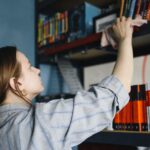 Photo by Polina Tankilevitch via Pexels - Cara Menata Rak Buku agar Terlihat Rapi dan Estetik