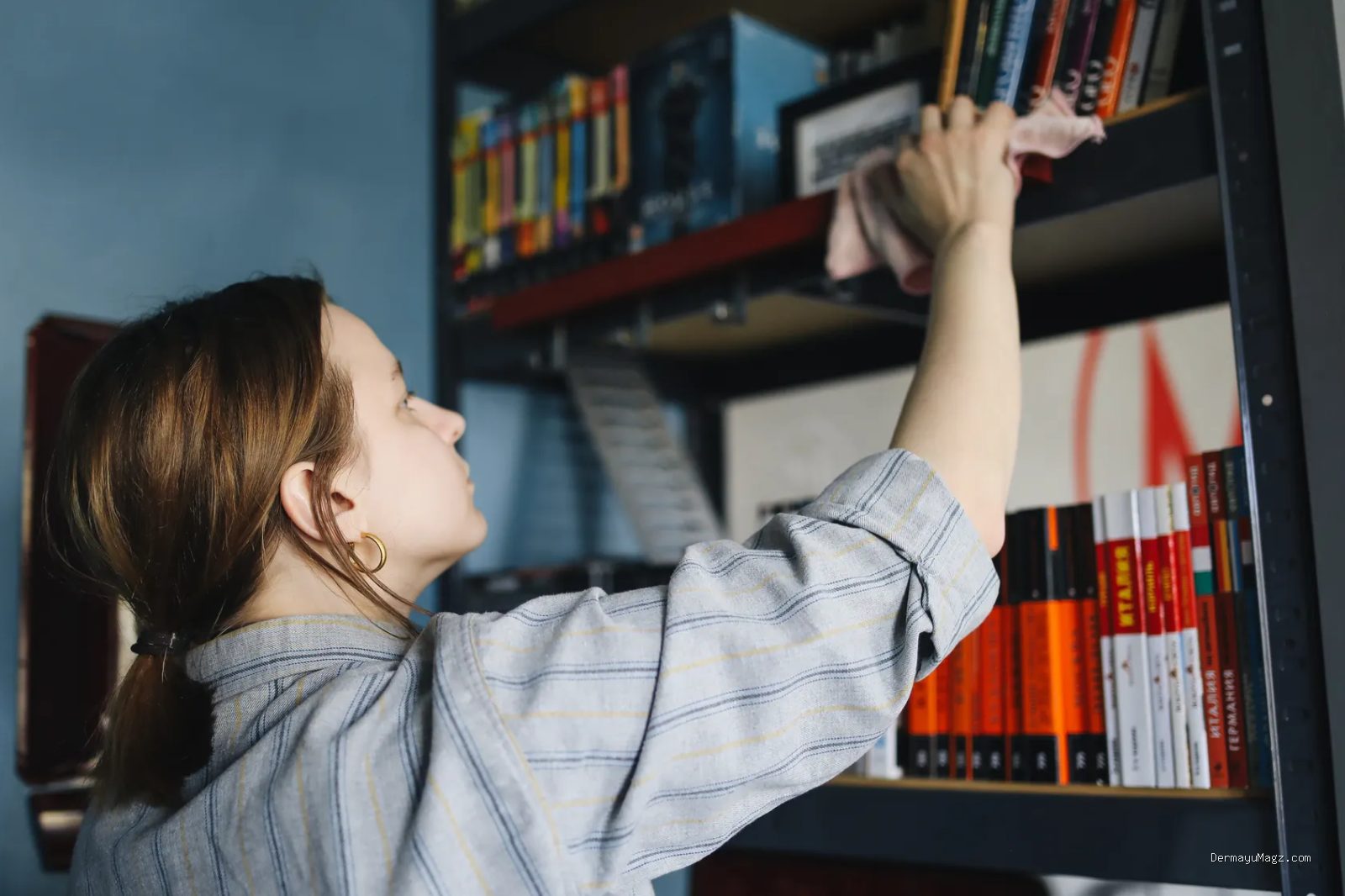 Photo by Polina Tankilevitch via Pexels - Cara Menata Rak Buku agar Terlihat Rapi dan Estetik
