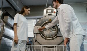 Photo by Tima Miroshnichenko via Pexels - Cara Sukses Memulai Usaha Laundry Kiloan Rumahan dengan Modal Kecil