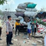 Cegah Kebakaran TPA Pecuk, Sat Binmas Polres Indramayu Edukasi Pemulung