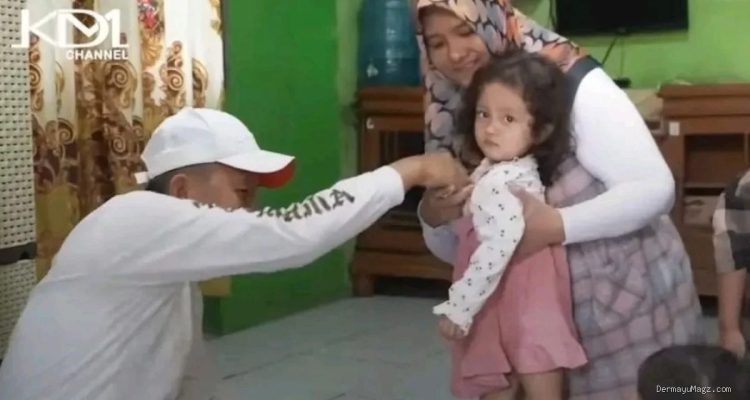 Dedi Mulyadi Bantu Keluarga Warsilah di Indramayu, Haru Urus 5 Balita Kembar