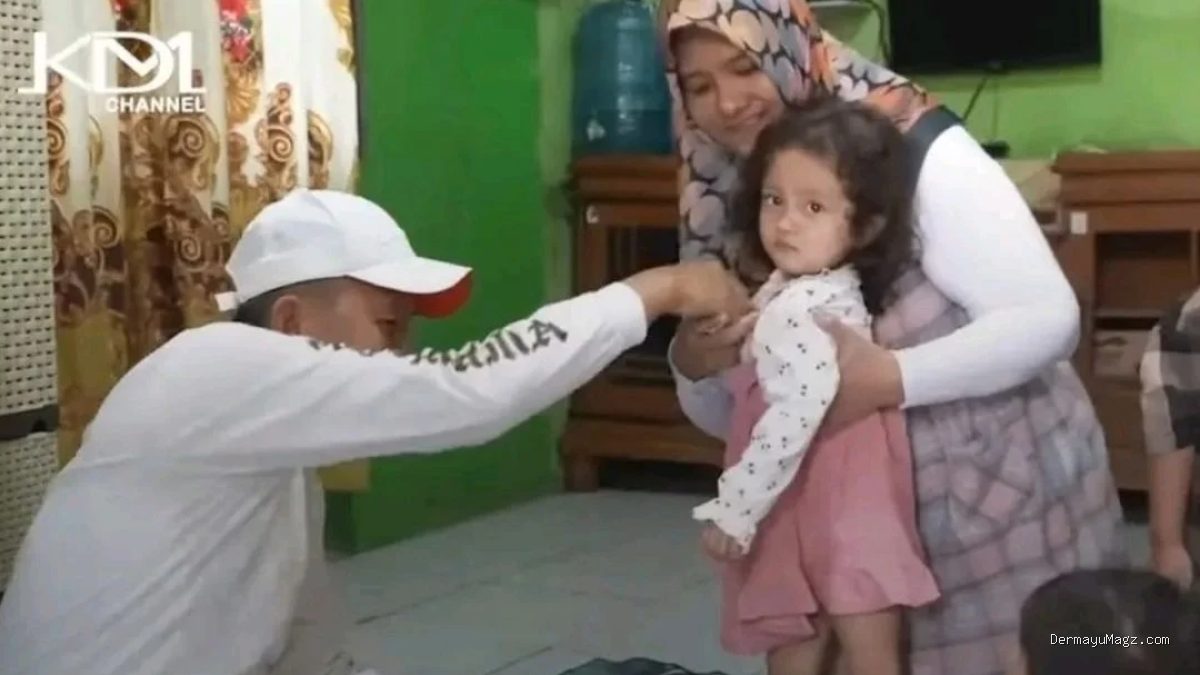 Dedi Mulyadi Bantu Keluarga Warsilah di Indramayu, Haru Urus 5 Balita Kembar