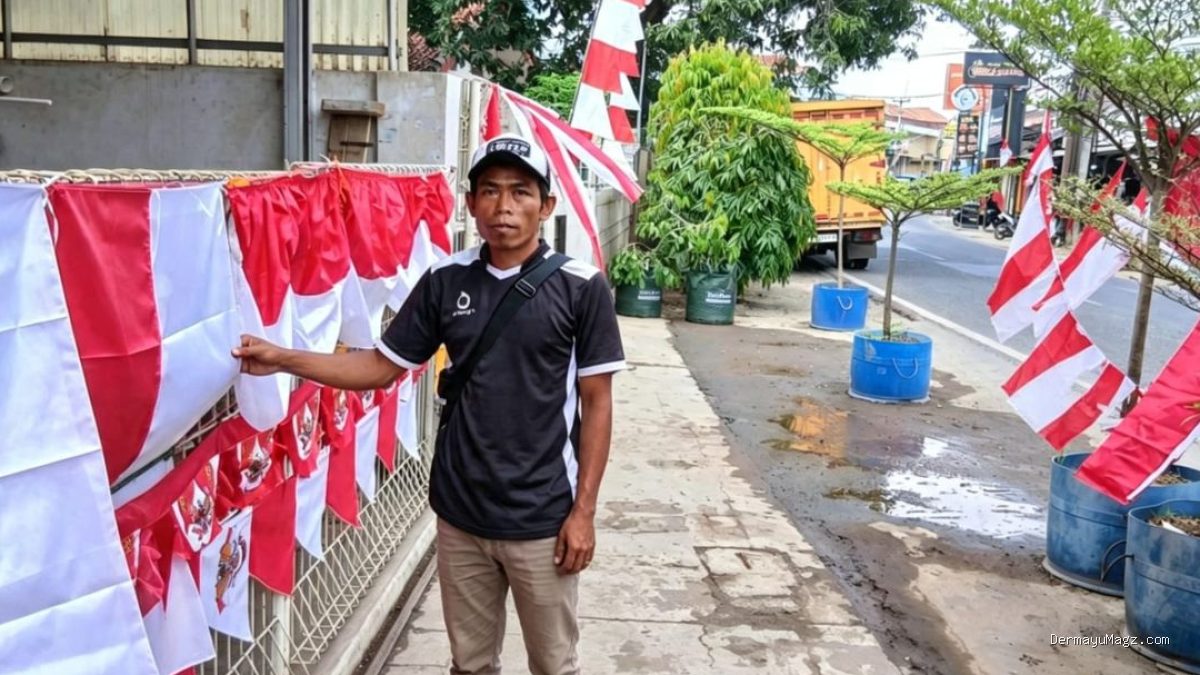 HUT RI ke-81: Omzet Pedagang Bendera di Haurgeulis Anjlok