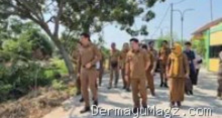 Indramayu Bupati Lucky Hakim Tinjau Pengangkatan Enceng Gondok di Saluruan Pembuangan Kalentahu 10 Agustus 2026, 21:30 WIB