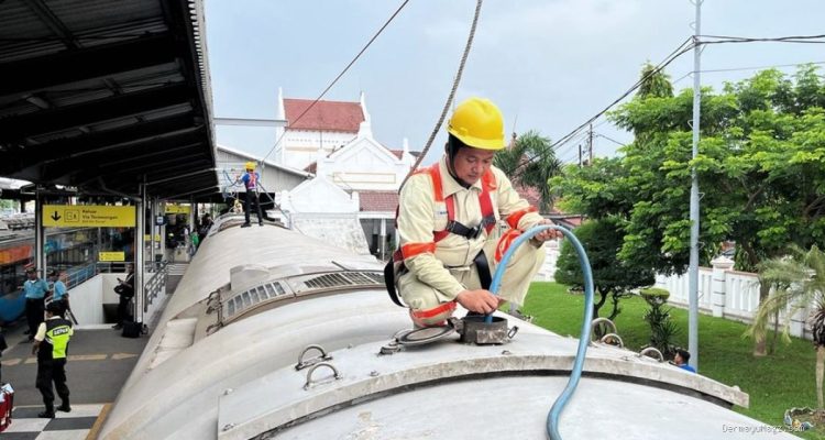 KAI Daop 3 Cirebon Optimalkan Fasilitas Air Demi Kenyamanan Penumpang
